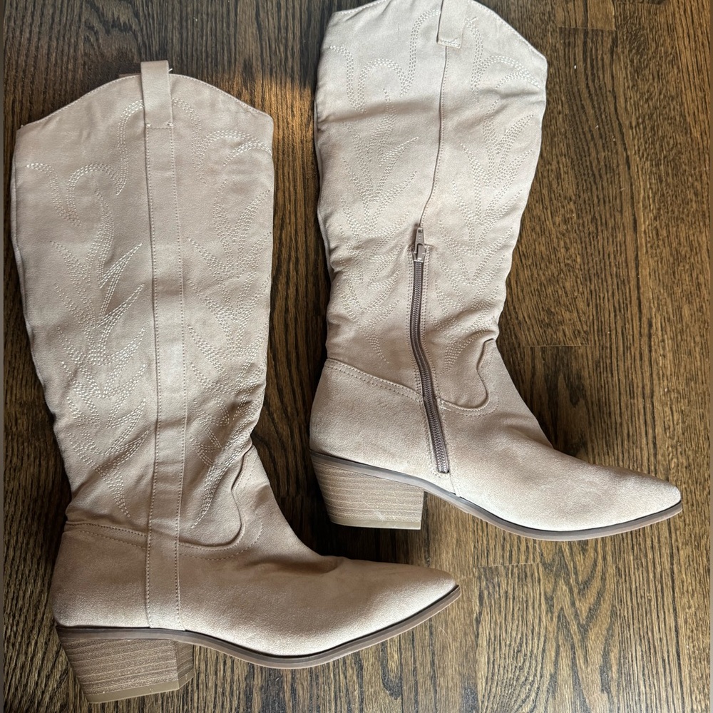 NWOT Women's Tan Knee-High Boots